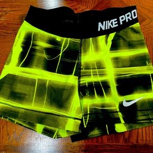 Nike Pros work out shorts - 2 1/2 " Size S- runs small